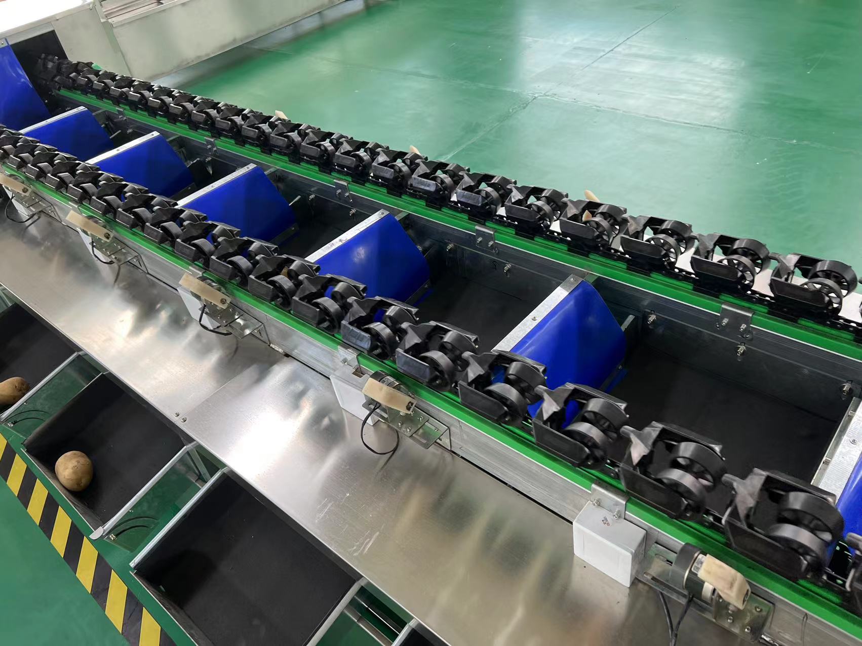 黑色雙軌滾輪重量分選機 黑色雙軌滾輪重量分選機